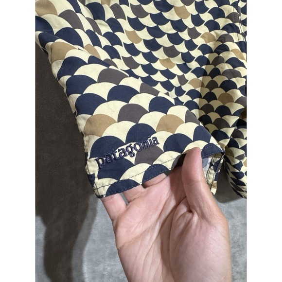 Patagonia Swim Trunks Men's 34 Scallop Seigaiha Multicolor Geometric Board Short - Picture 5 of 10